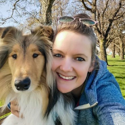 Als Ihre neue Hunde Sitterin gehe ich in Ihrer Abwesenheit mit Ihrem Hund spazieren und leiste ihm Gesellschaft.