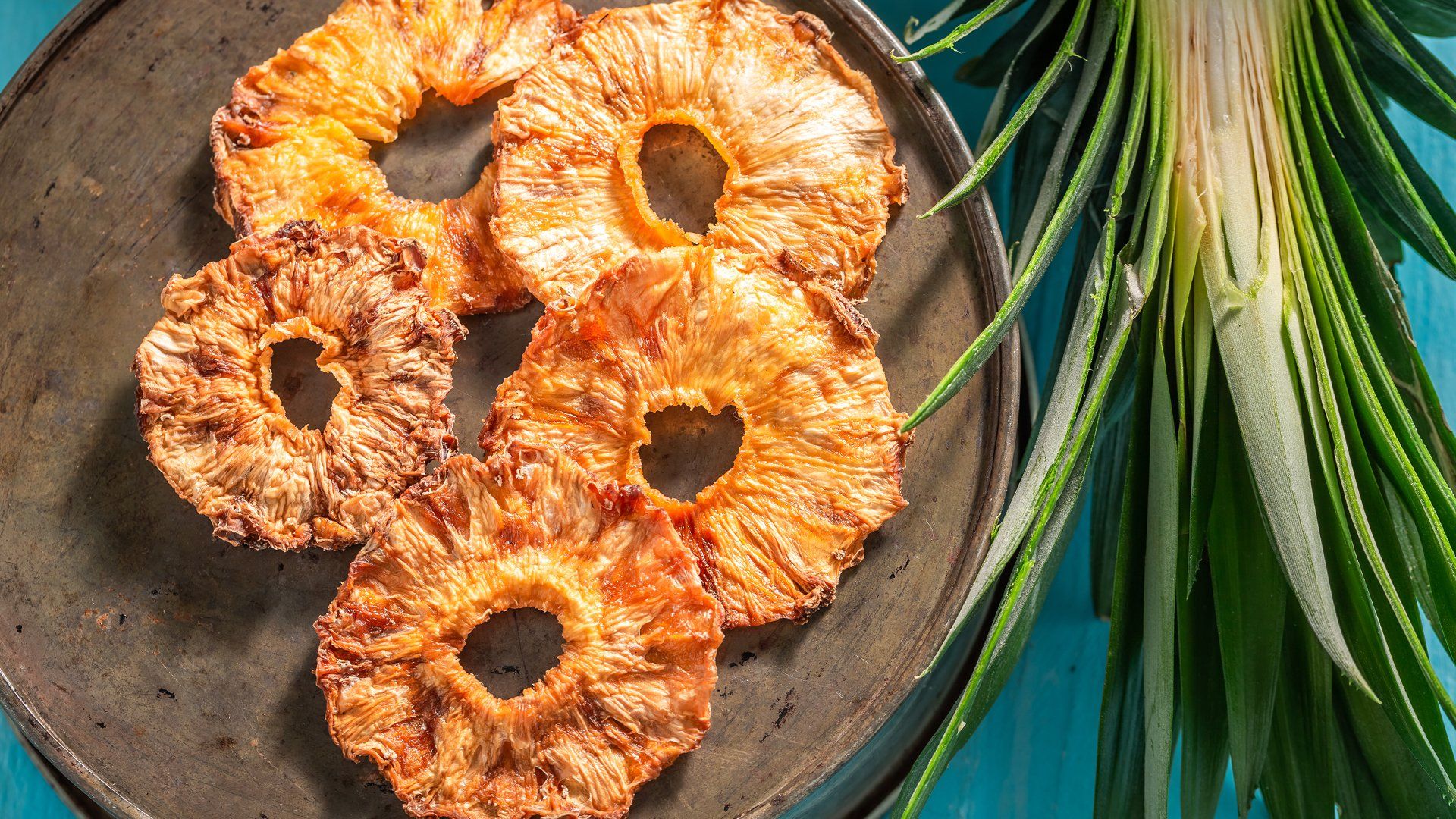 NOOSH pineapple slices