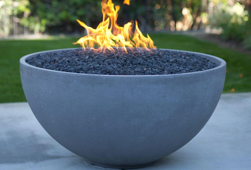 Elegant and small squared fire pit