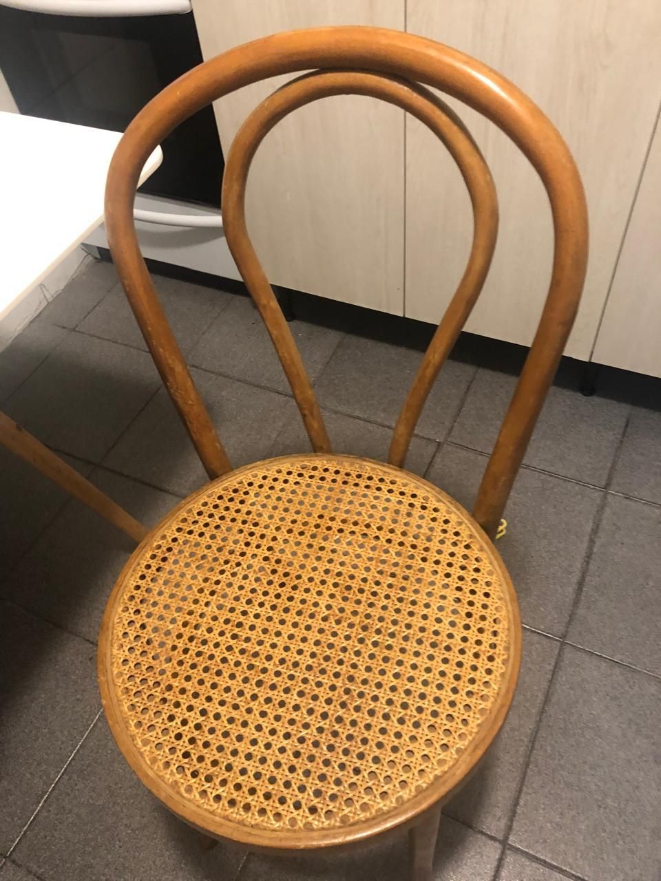 Detalle de terminación del asiento en silla Thonet