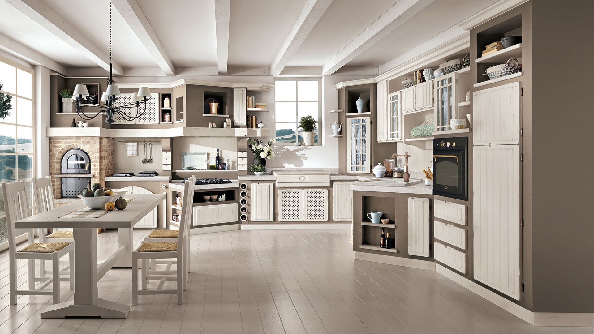 Una cucina con tavolo e sedie