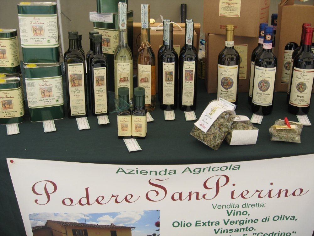 San Pierino e i suoi prodotti durante una fiera agricola.