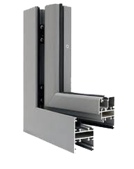 Un primo piano del telaio di una finestra su uno sfondo bianco.