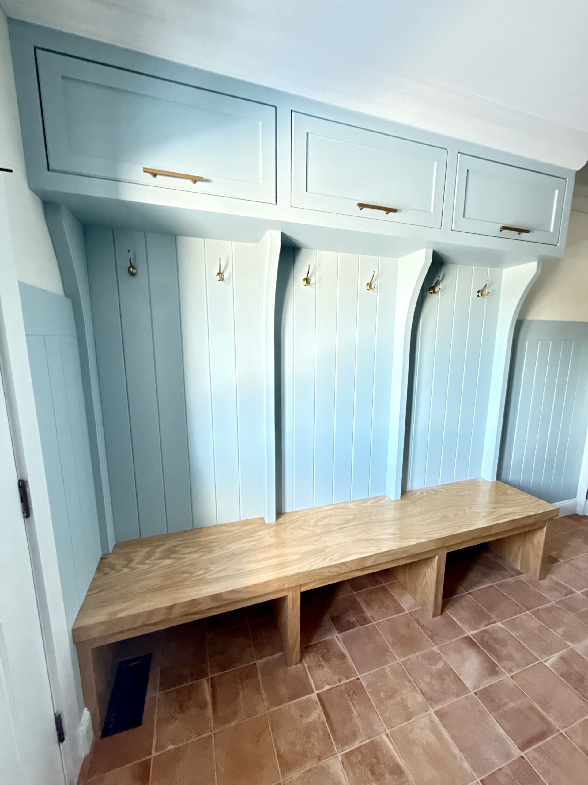 There is a bench in the middle of the room.