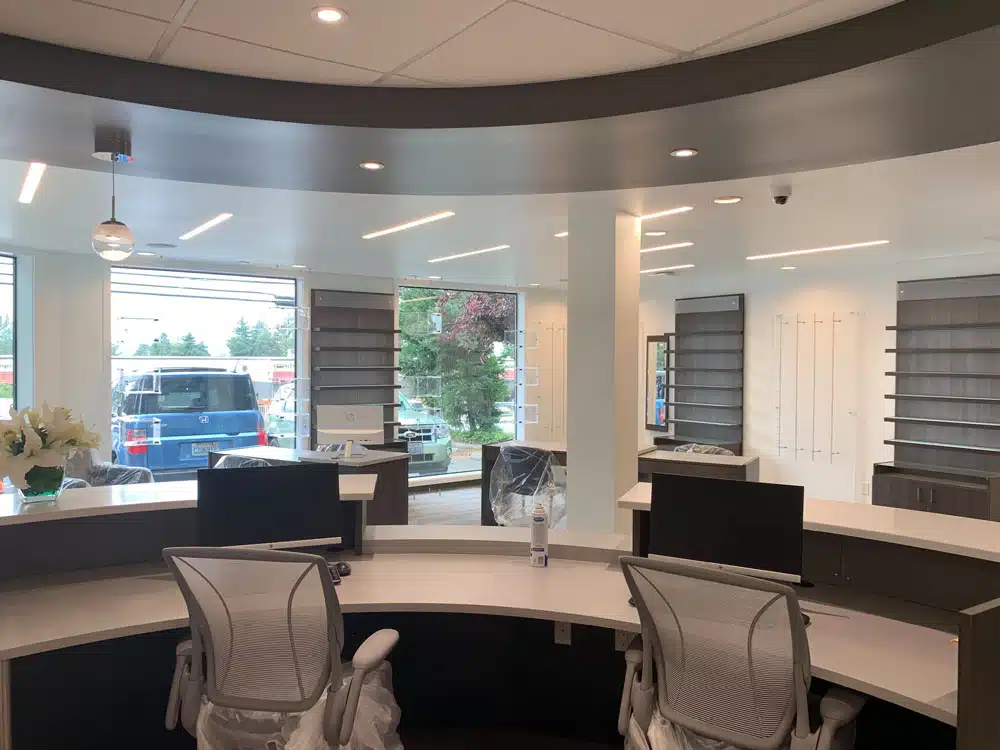 A room with a lot of desks and chairs in it