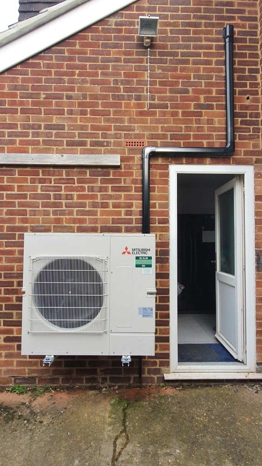 External air conditioning intake from the front