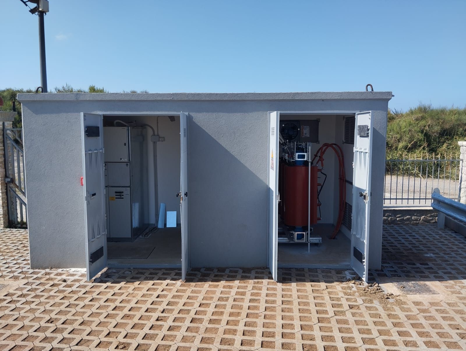 Cabine con apparecchiature elettromeccaniche