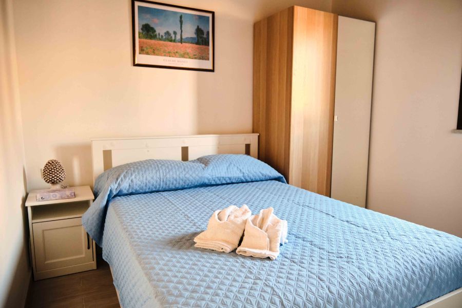 camera matrimoniale con due posti letto