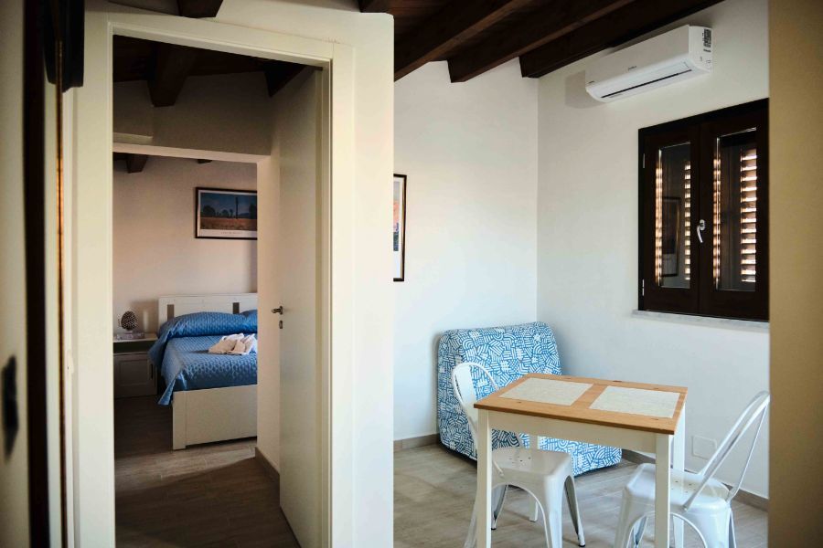 camera matrimoniale con salottino