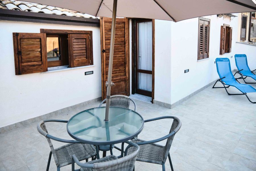 camera matrimoniale con balcone spazioso