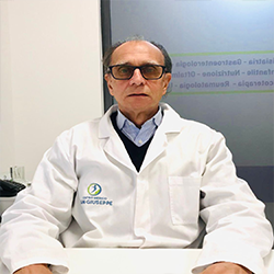 Logo del Centro Medico San Giuseppe: una figura all'interno di un cerchio blu e verde, con testo sottostante.