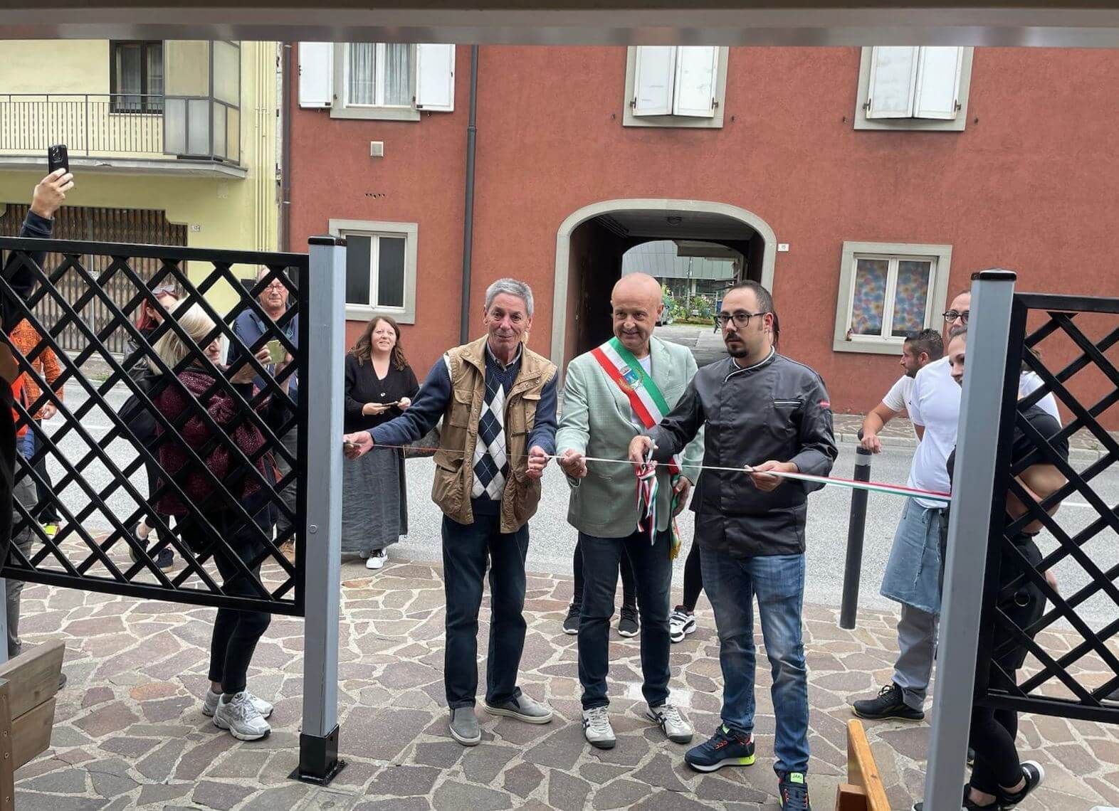 inaugurazione  del ristorante pizzeria grizzley a  villa santina