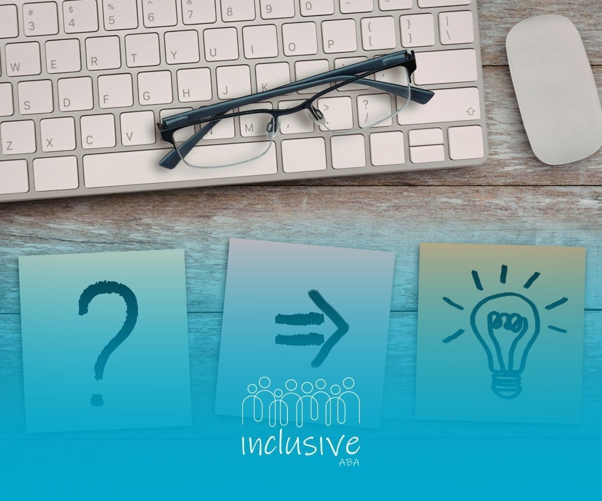 Keyboard, mouse, glasses on desk with question mark, arrow, and lightbulb on sticky notes, concept of inclusivity.