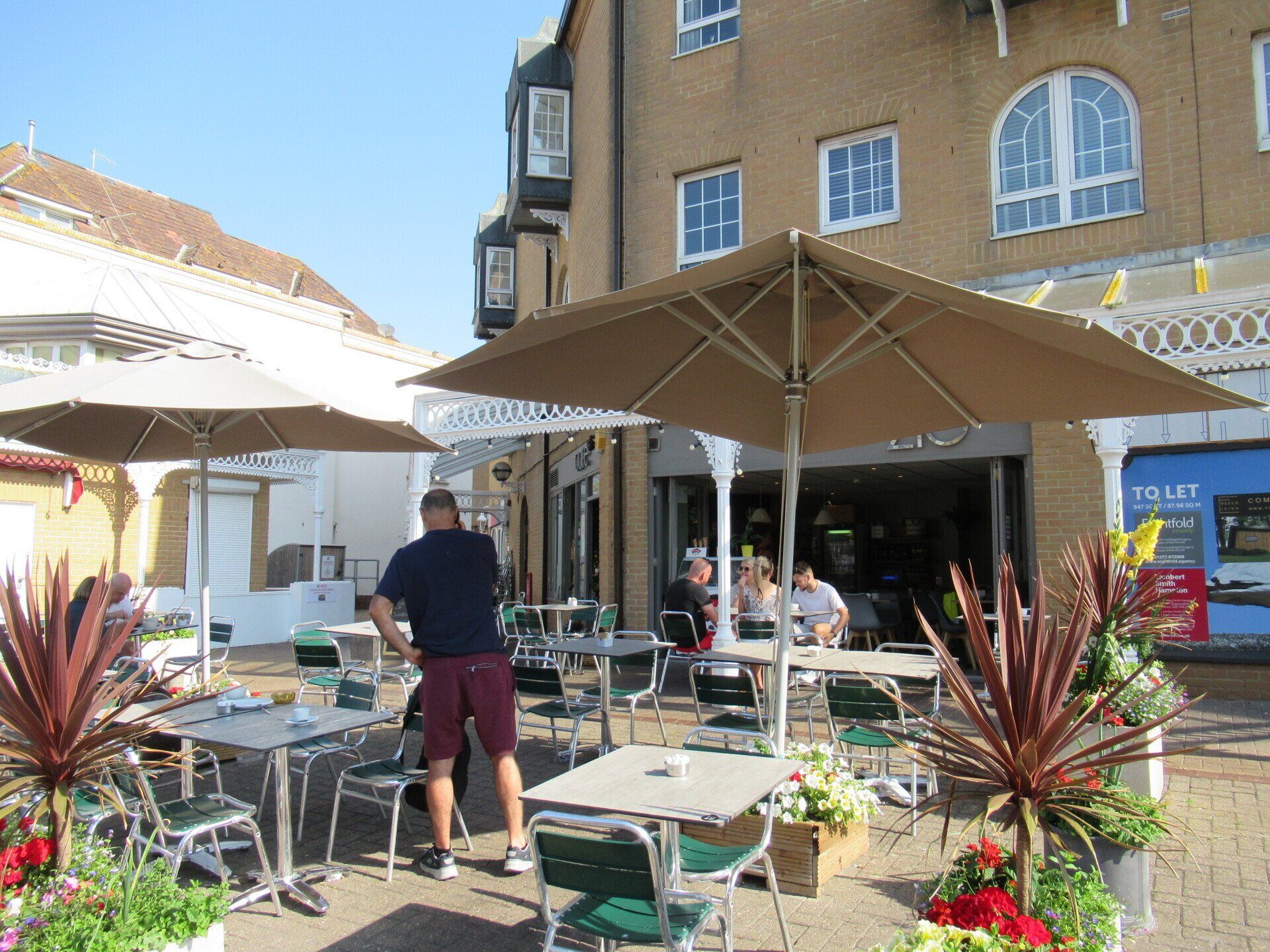 dog friendly place to eat