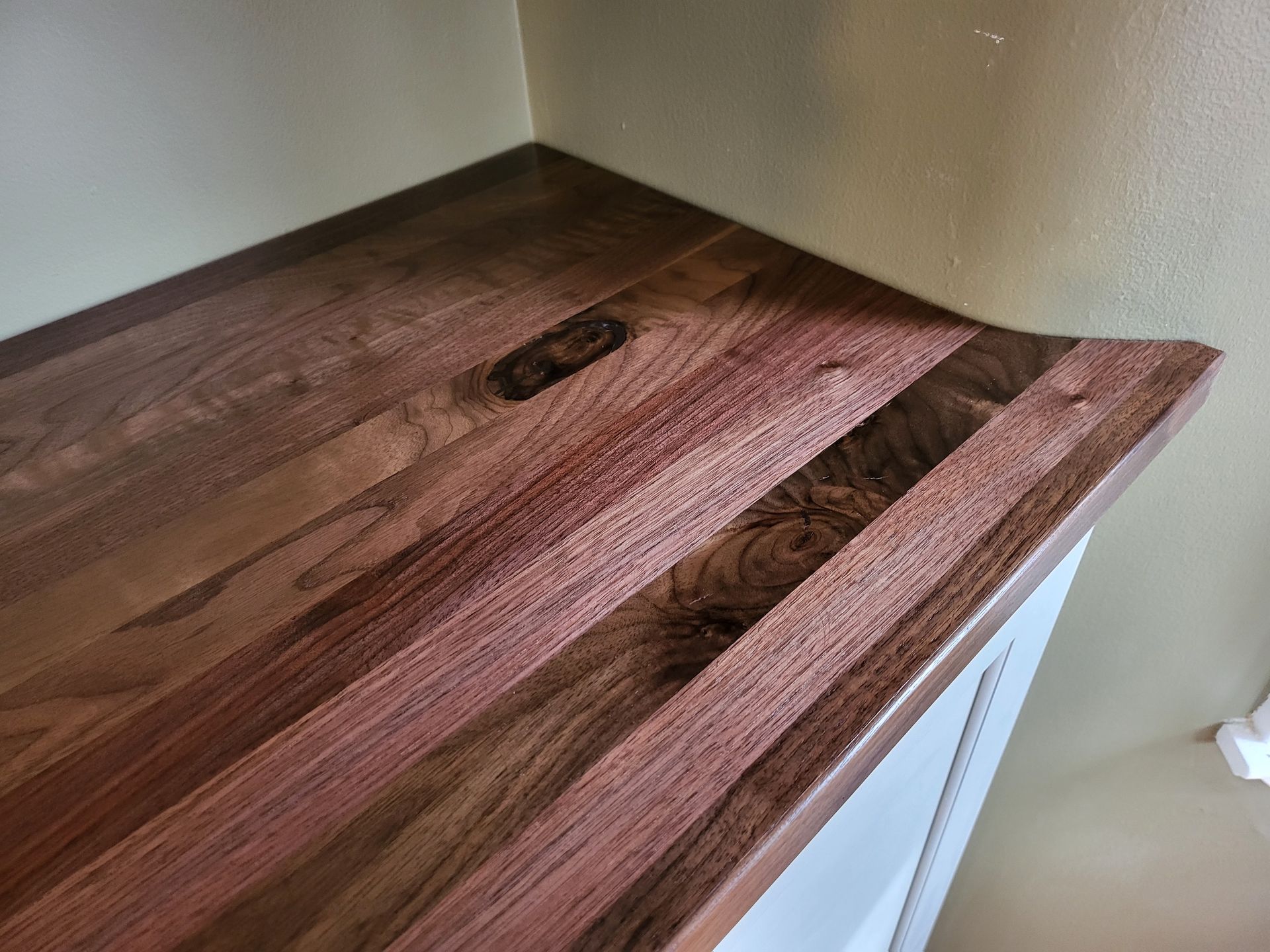 A close up of a wooden counter top in a room.