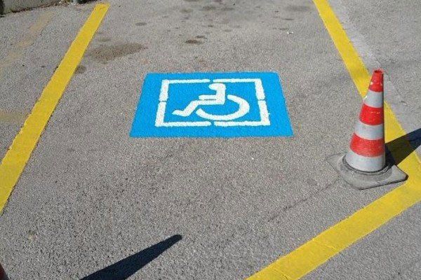 posa in opera di segnaletica orizzontale