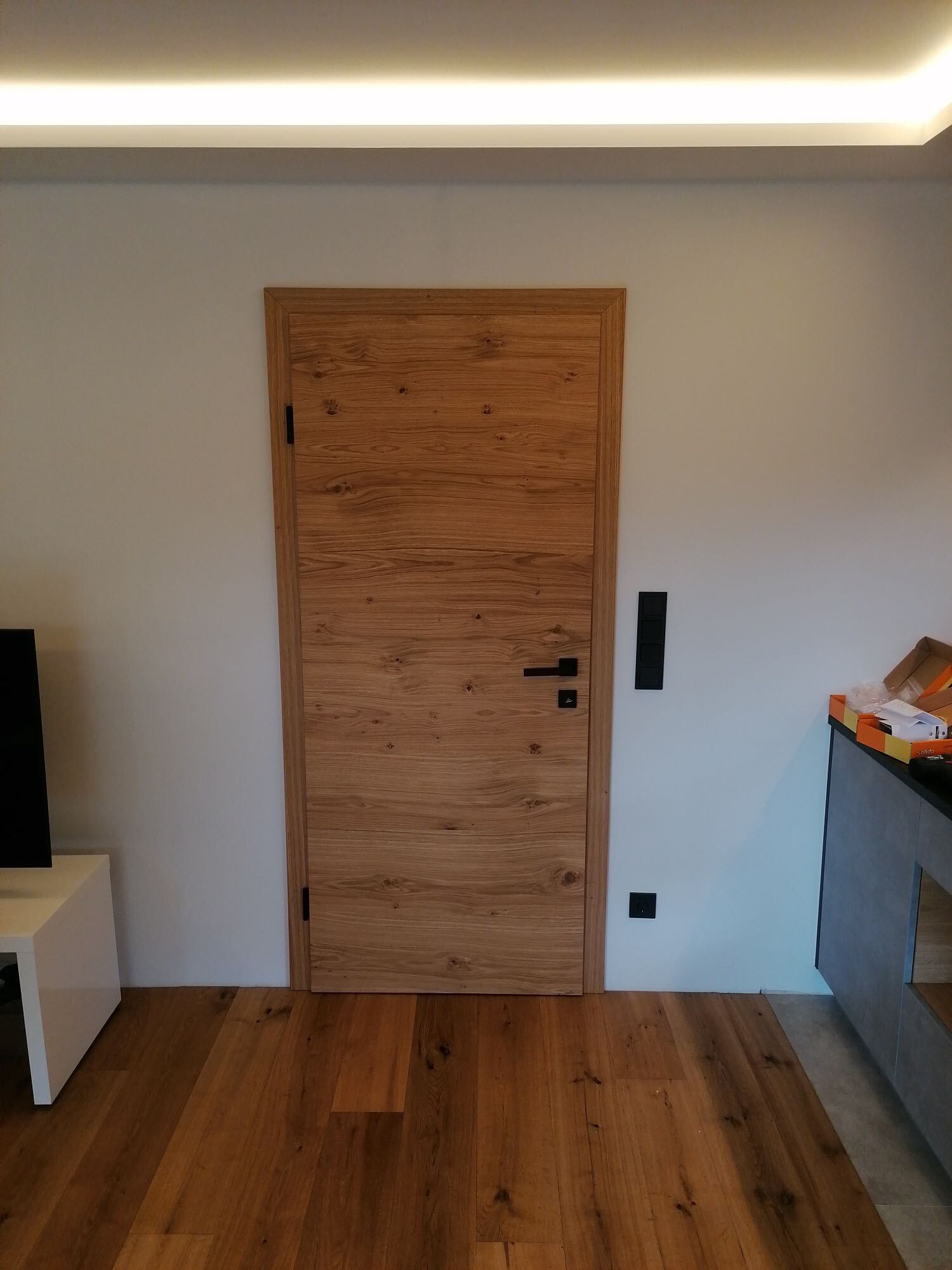 Holztür im Wohnraum