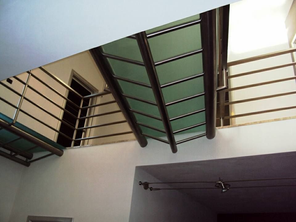 Guardando il soffitto di un edificio