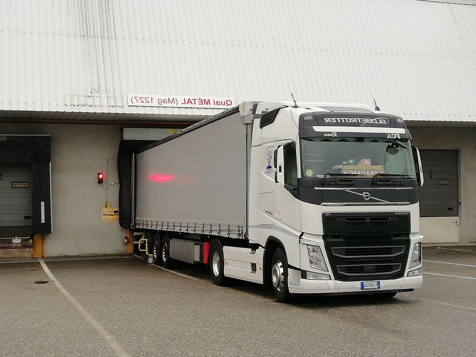 lorry for large-volume shipment