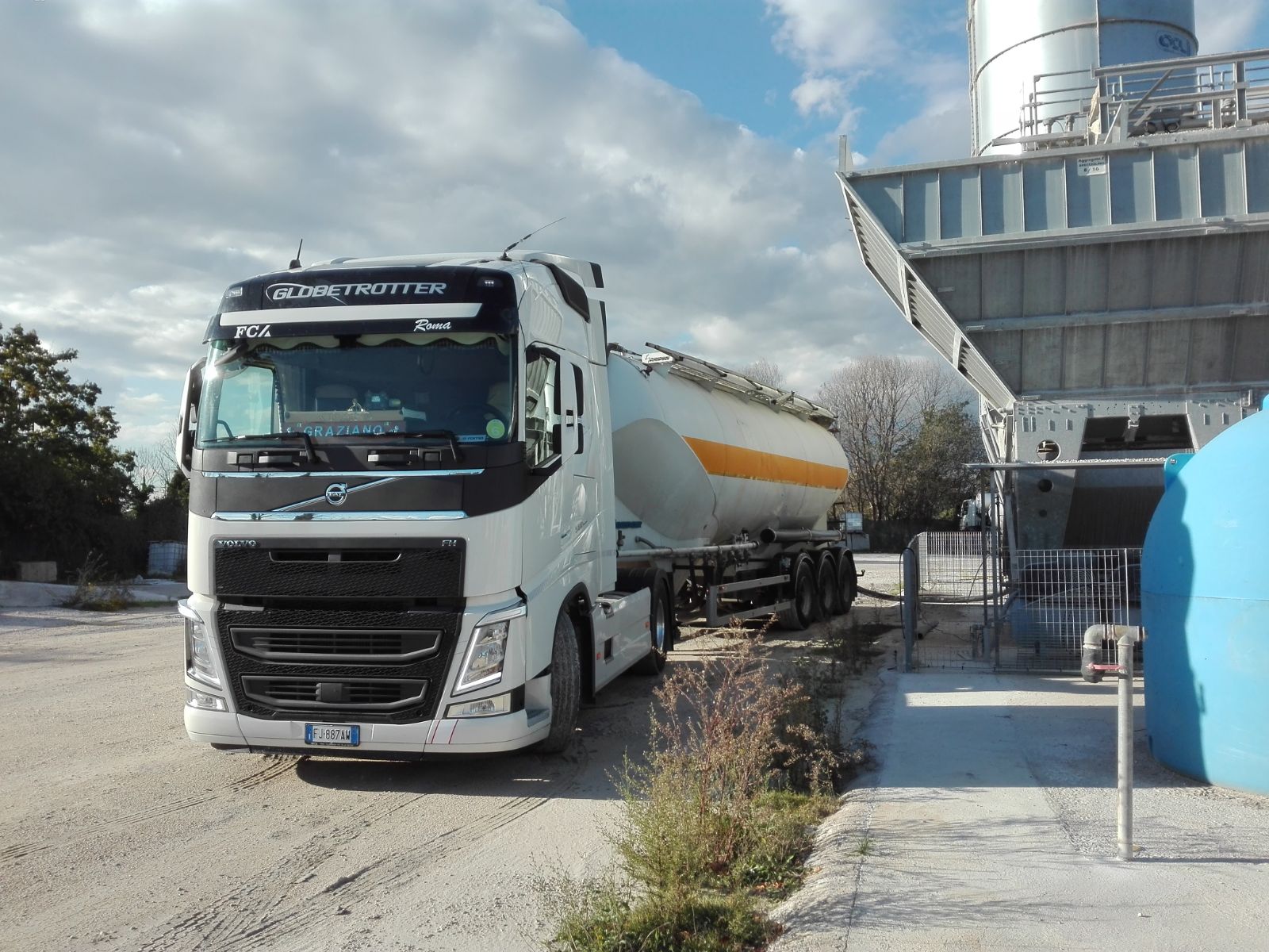 lorry for private merchandise transport