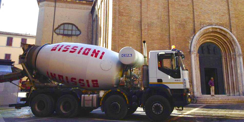 betoniera dell'impresa in funzione