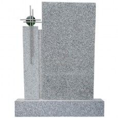 Ein Grabstein mit einem Kreuz darauf auf weißem Hintergrund.