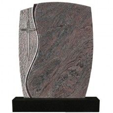 Auf einem schwarzen Sockel steht ein Grabstein mit eingemeißeltem Kreuz.