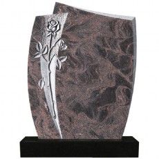 Ein Grabstein mit einer eingemeißelten Rose.