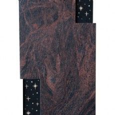 Es sieht aus wie ein Stück Holz mit Sternen darauf.