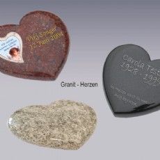 Es gibt drei verschiedene Arten von herzförmigen Grabsteinen.