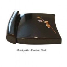 Eine schwarze Granittafel mit einer Rose darauf.