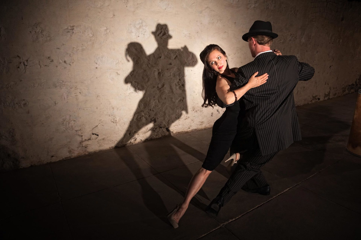 couple dancing