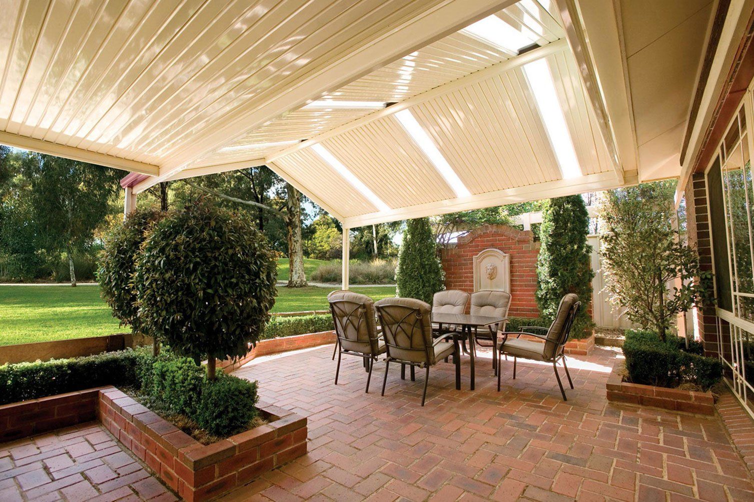 Wonderful roof patio beautifying the courtyard in Gold Coast