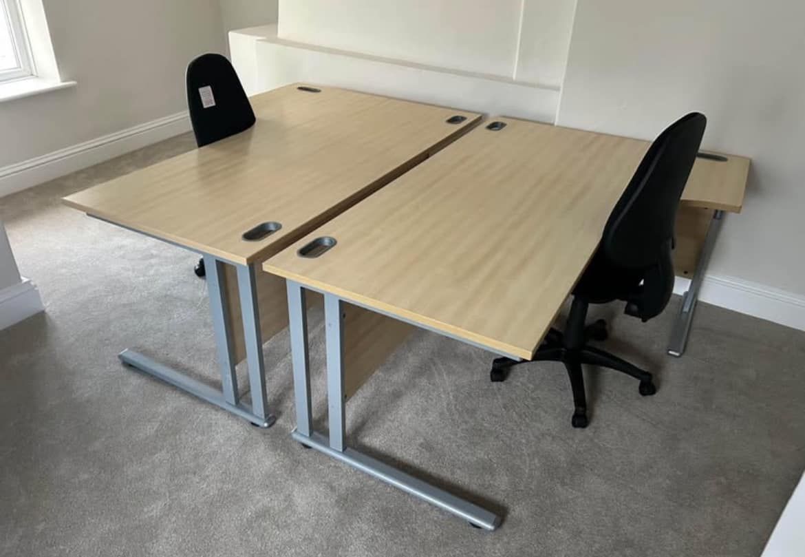 Curved Desk - 1800 mm