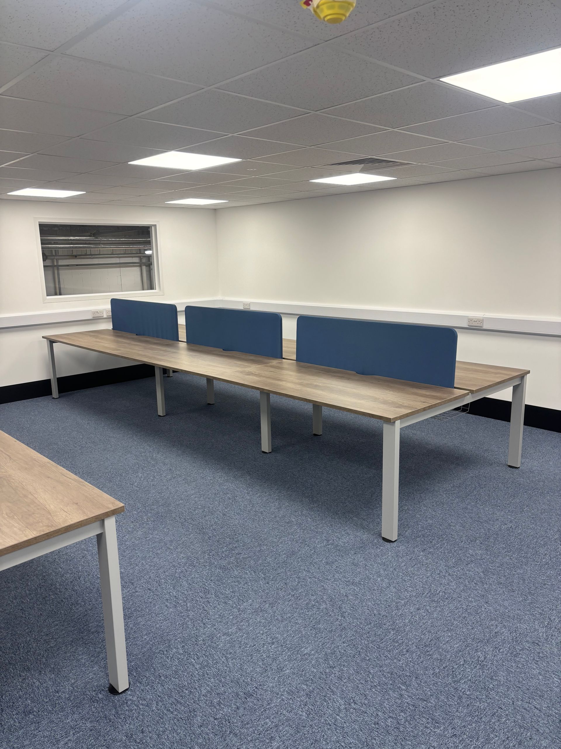 Freeway 6-Person Bench Desk System