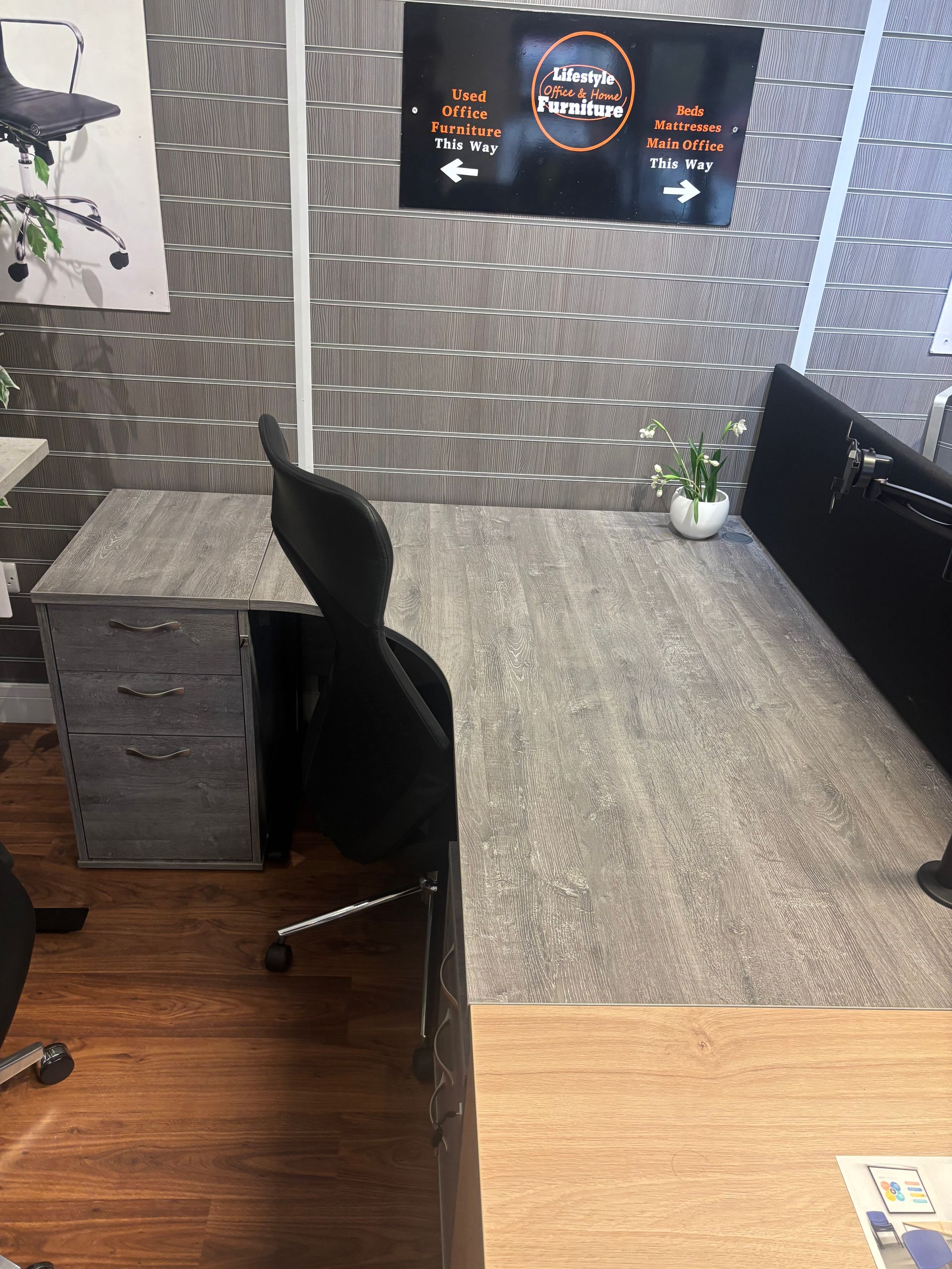 Desk High Pedestal In Oak