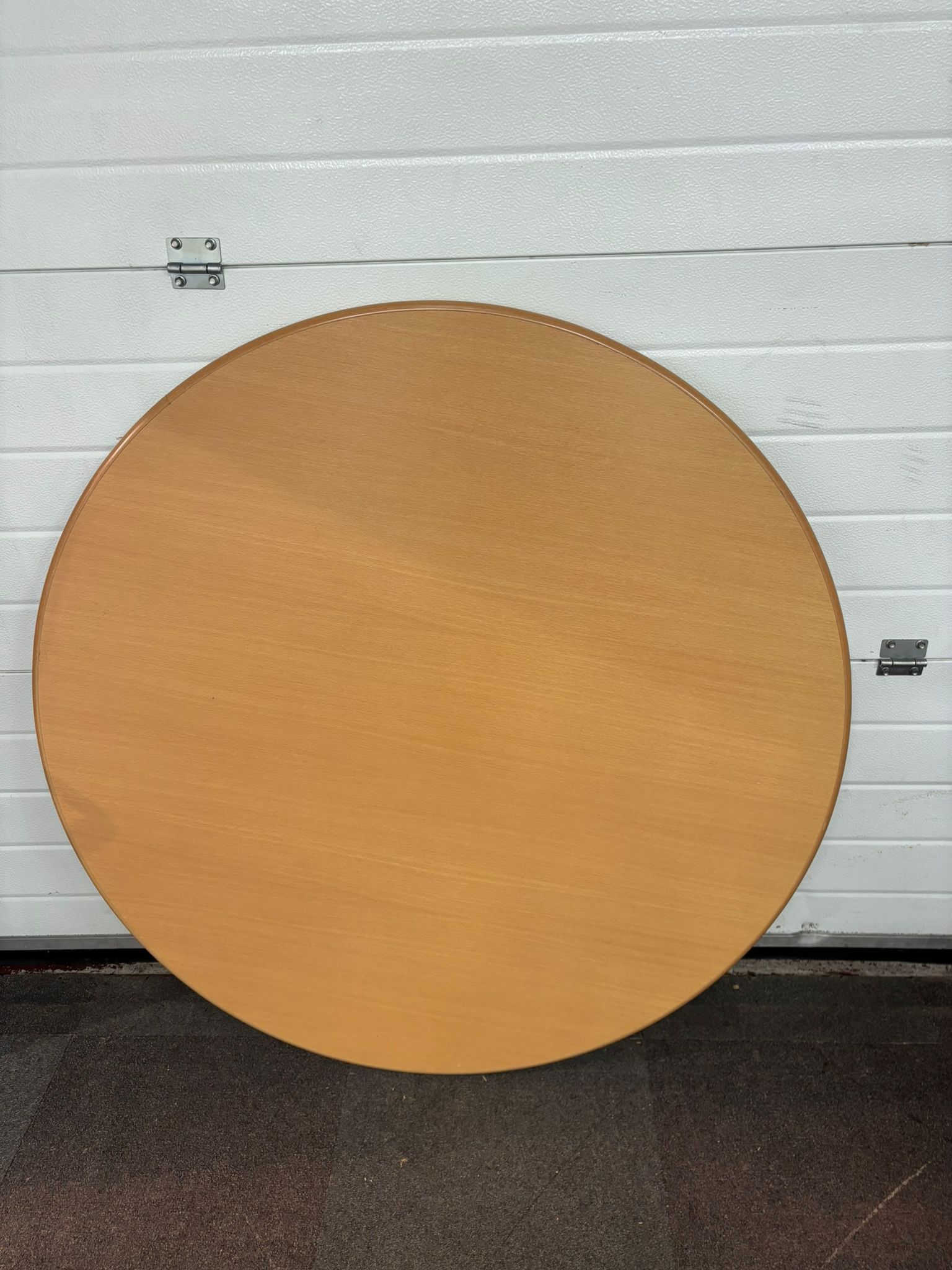 Round Meeting Table