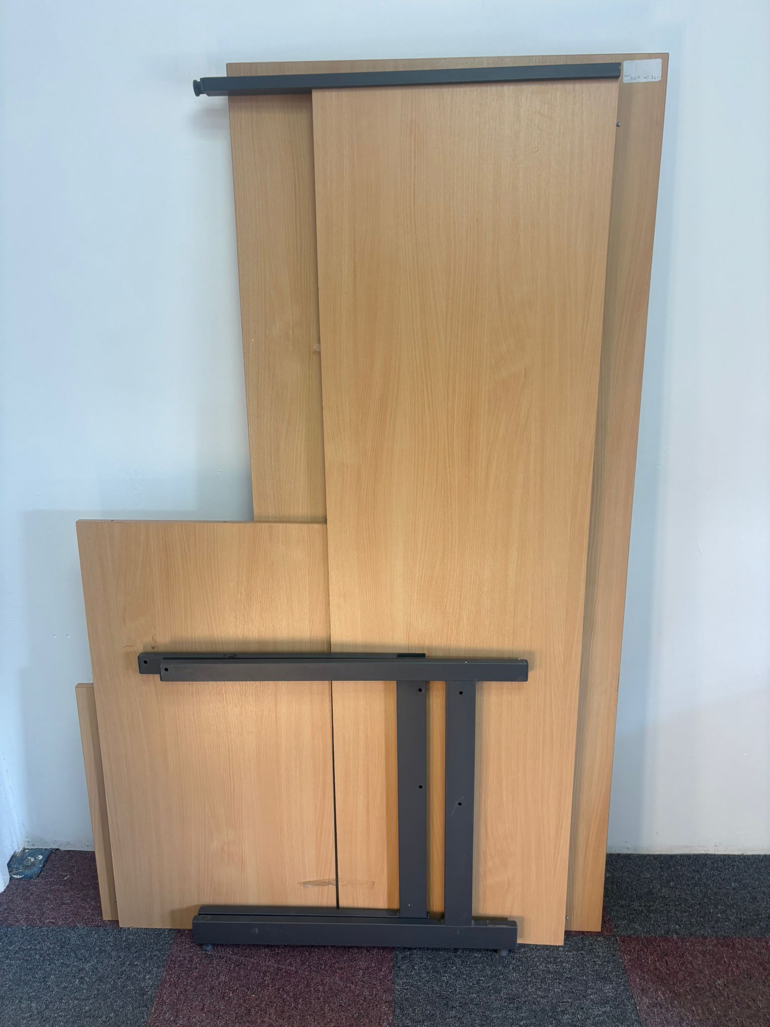 Curved Right Hand Desk - 1800 mm