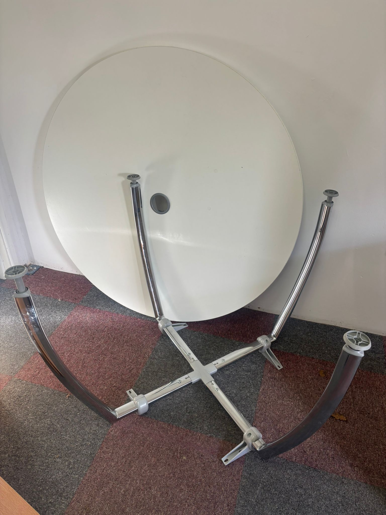 Round Meeting Table - White