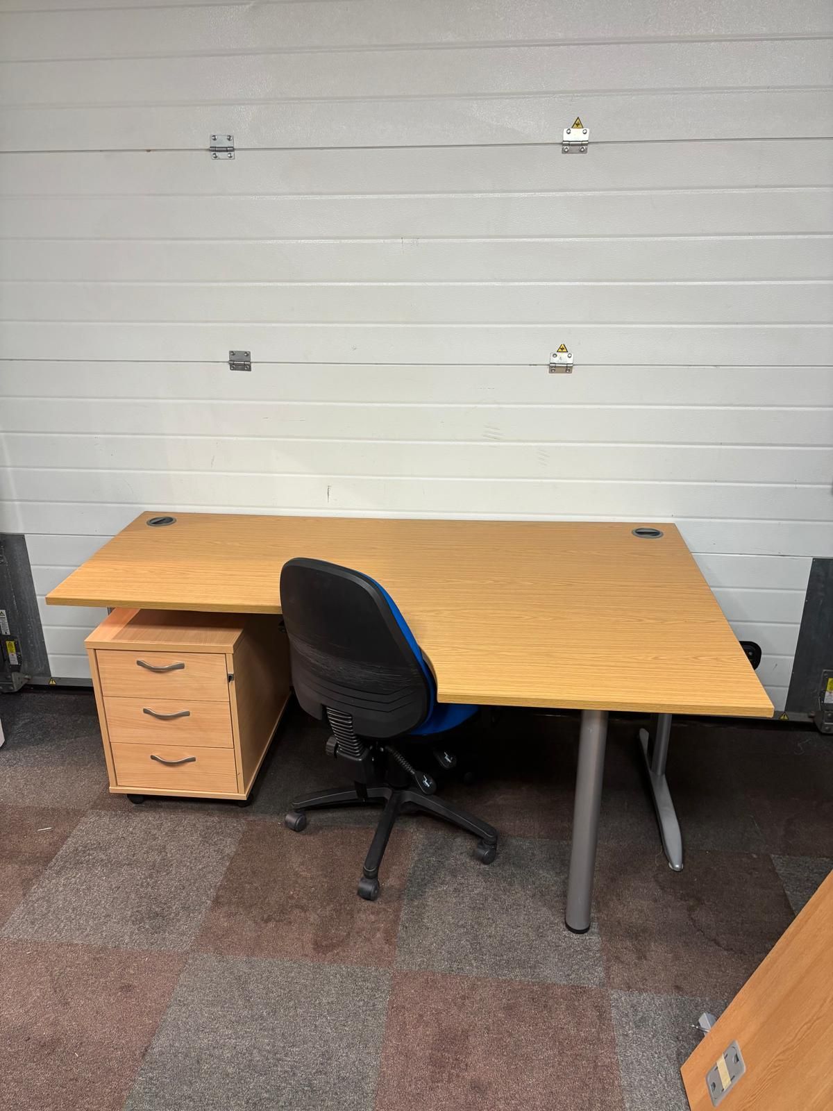 Curved Desk - 1800 mm.