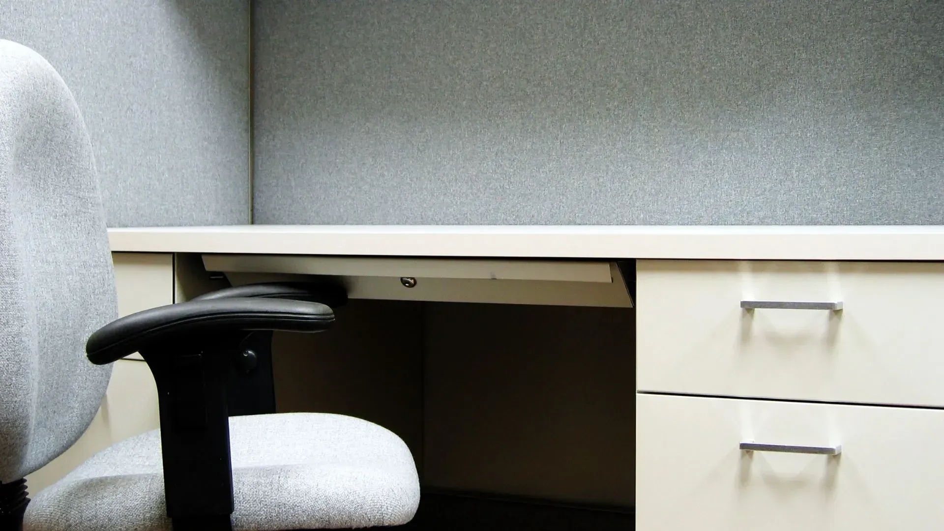 Tips for Buying Used Office Desks