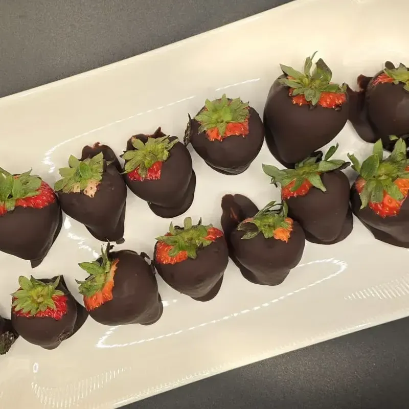 Fresas con chocolate, repostería artesana,, postres gourmet