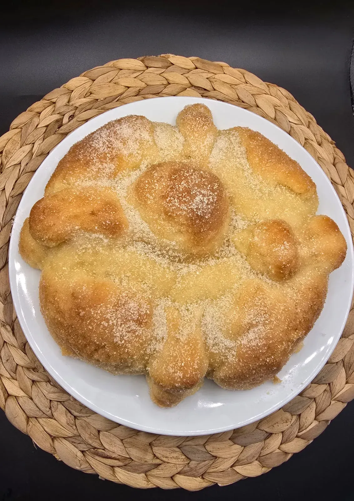 Pan de Muerto tradicional y relleno, postres gourmet, repostería artesanal, postres mexicanos, tradición mexicana