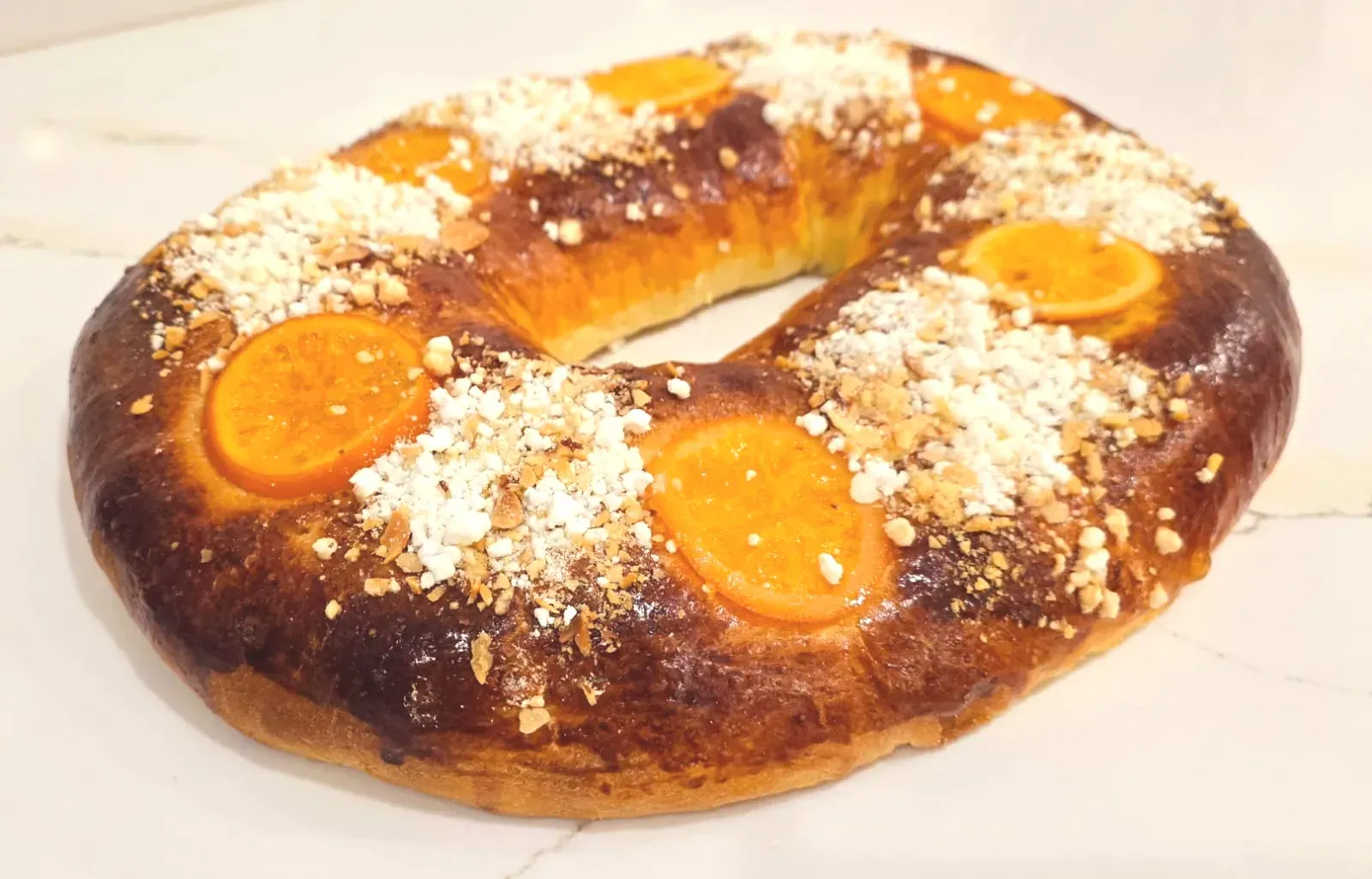 Roscón de reyes, rosca de reyes, relleno de crema, relleno de chocolate, postres gourmet, relleno de nata, repostería artesanal, repostería europea, postres europeos