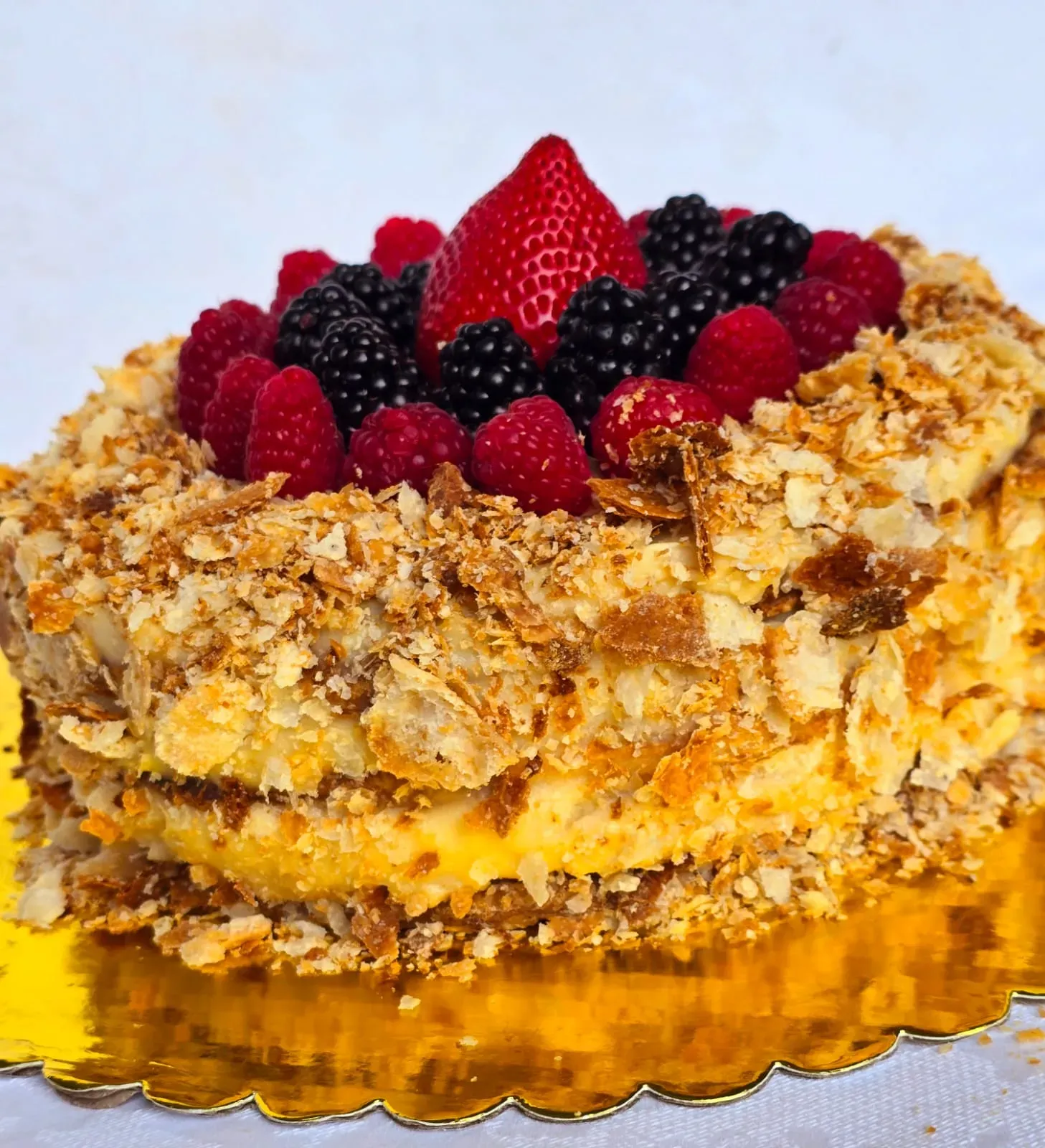 Tarta Napoleón, milhojas relleno de crema pastelera, postres gourmet, repostería tradicional