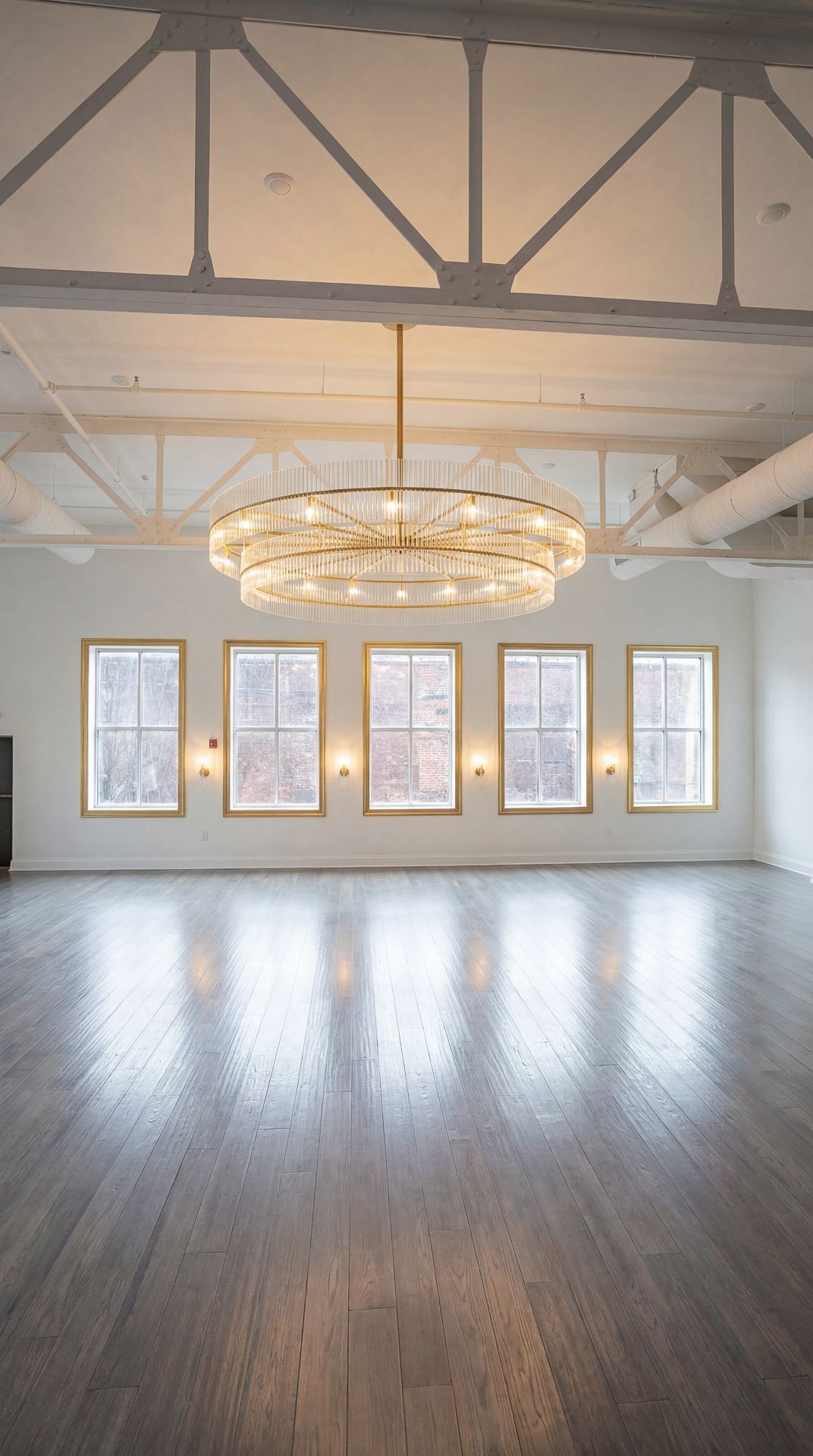 Interview view of wooden flooring with lights and windows at Cabablanca
