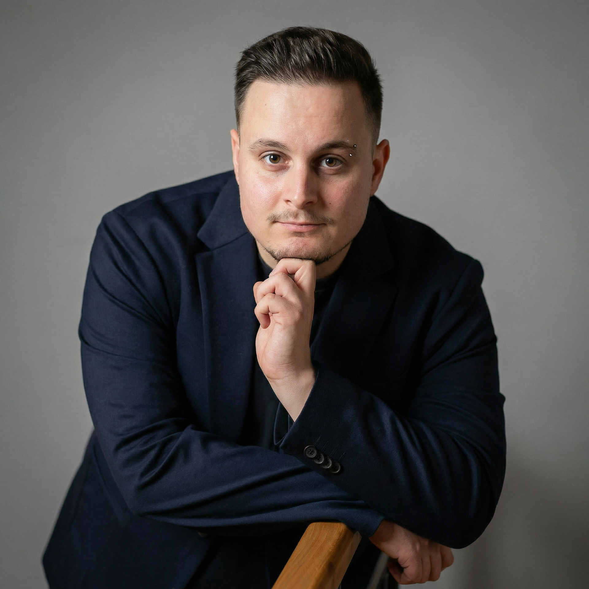 Rok, Vodja razvoja AI Man in black blazer with arms crossed, smiling, indoors with wood paneling.