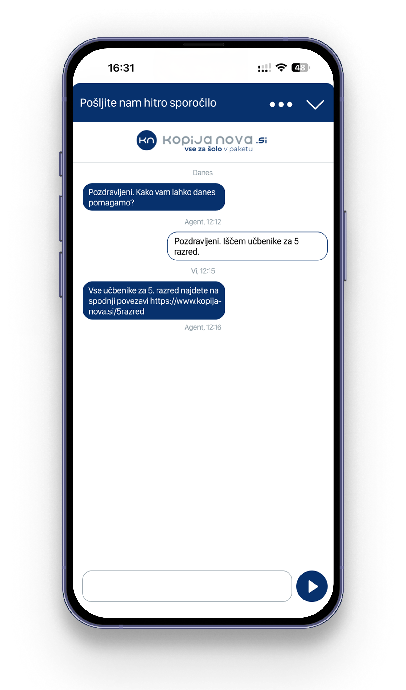 Zaslon pametnega telefona, ki prikazuje pogovor prek sporočil. Sporočila so v belem besedilu znotraj modrih mehurčkov.