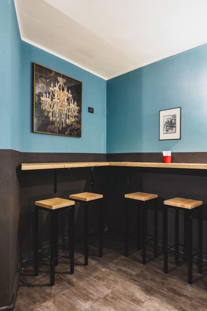 posti a sedere con sgabelli