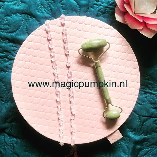 Melissa essential oil, lemon balm essential oil, melissa officinalis, lemonbalm oil, melissa oil, melissa leaf oil, melissa eo.